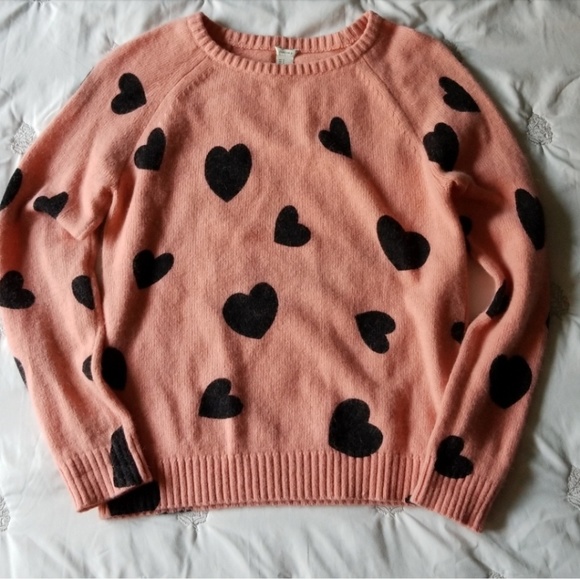 Forever 21 Sweaters - 💖 Forever 21 Pink & Black Heart Sweater